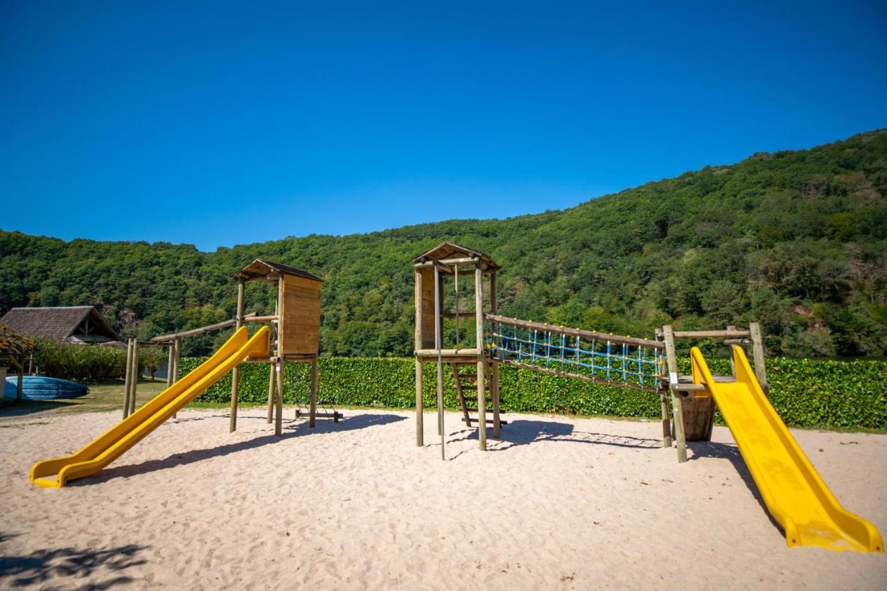 Camping Le Chateau Du Gibanel Saint-Martial-Entraygues Zewnętrze zdjęcie
