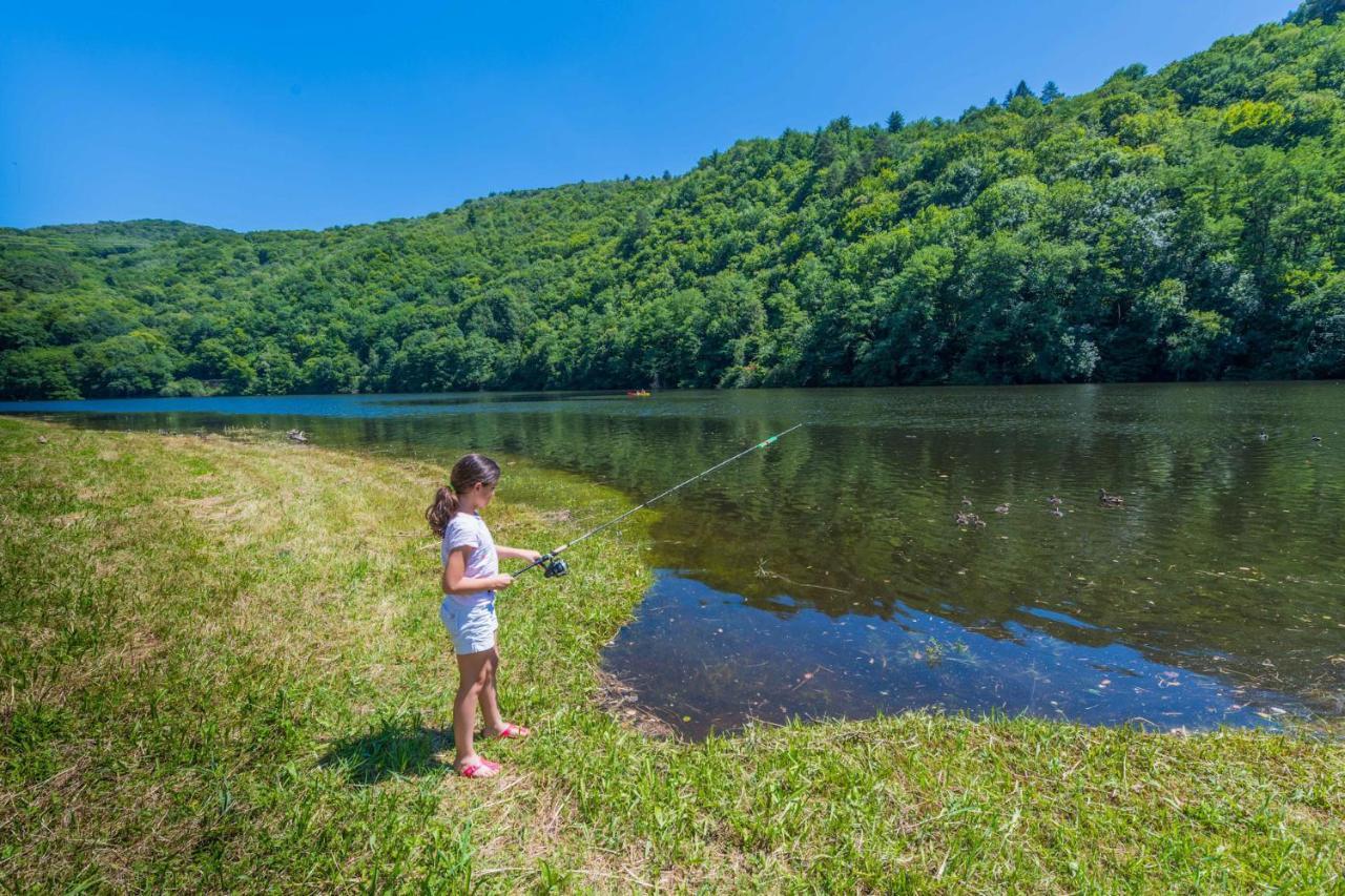 Camping Le Chateau Du Gibanel Saint-Martial-Entraygues Zewnętrze zdjęcie