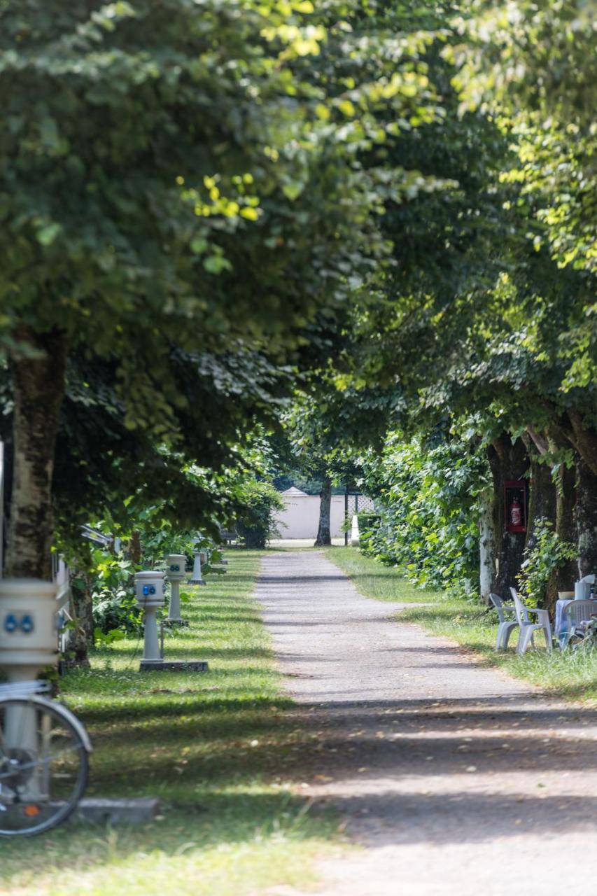 Camping Le Chateau Du Gibanel Saint-Martial-Entraygues Zewnętrze zdjęcie