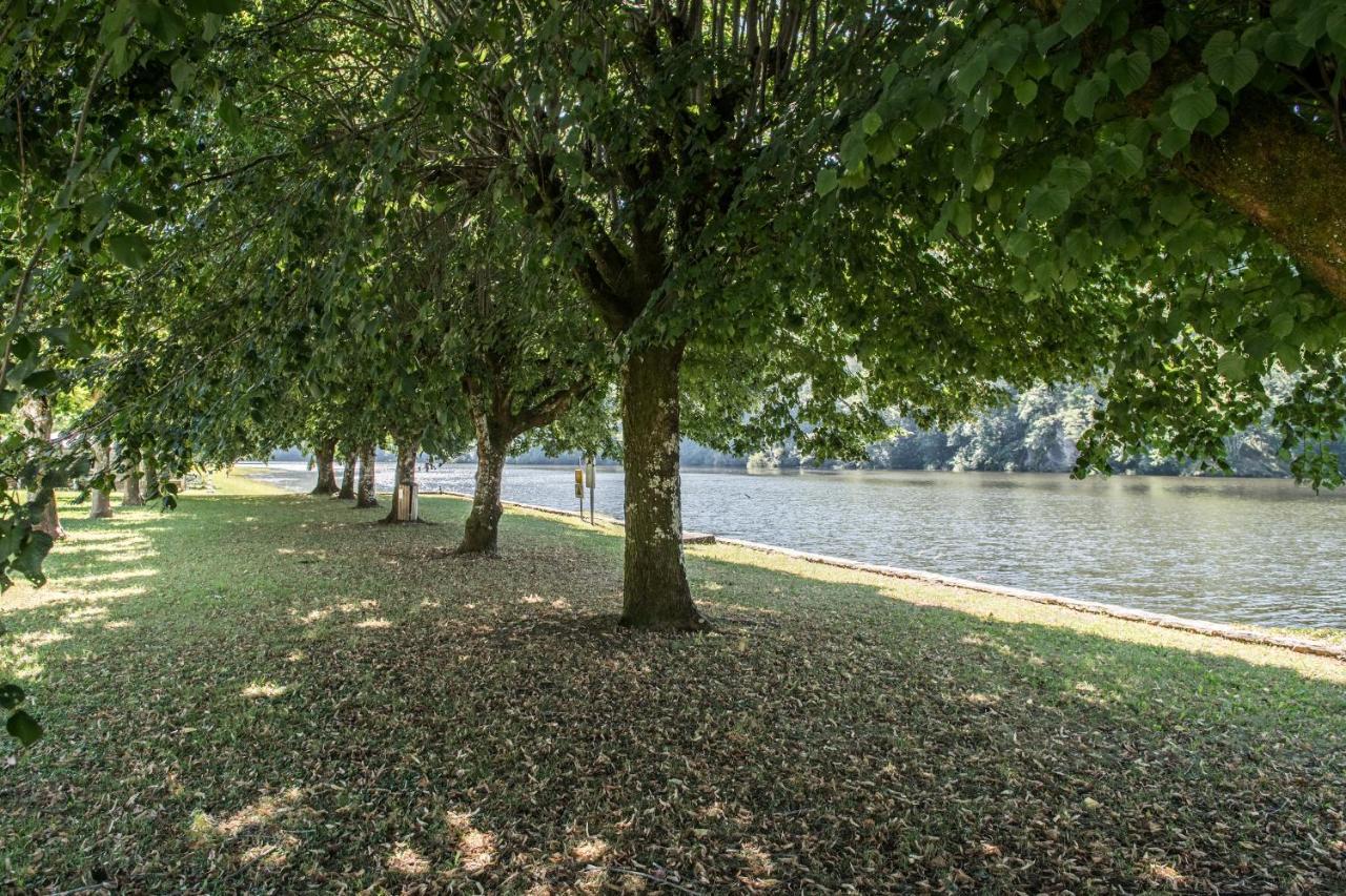 Camping Le Chateau Du Gibanel Saint-Martial-Entraygues Zewnętrze zdjęcie